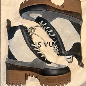 SOLD!! LOUIS VUITTON LAUREATE PLATFORM DESERT BOOT